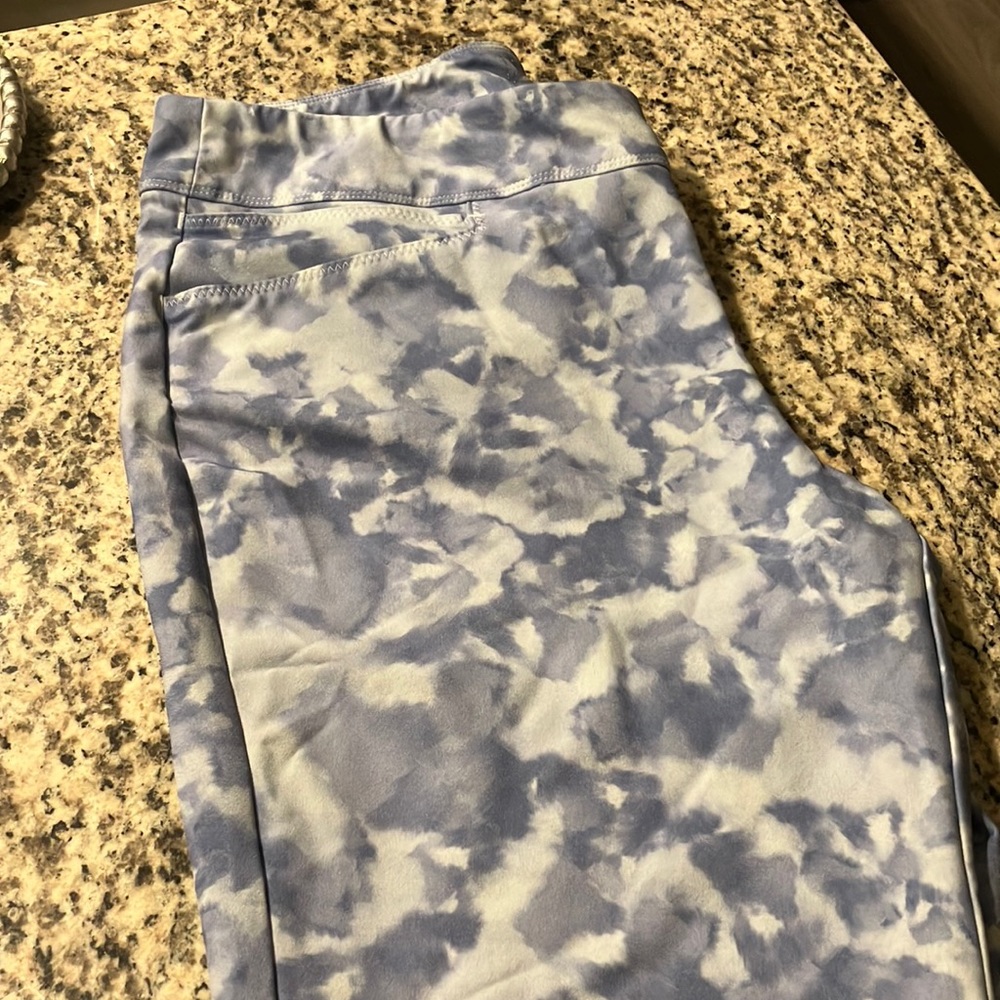 Adidas pull on golf pant, stretchy material, like new condition, size medium